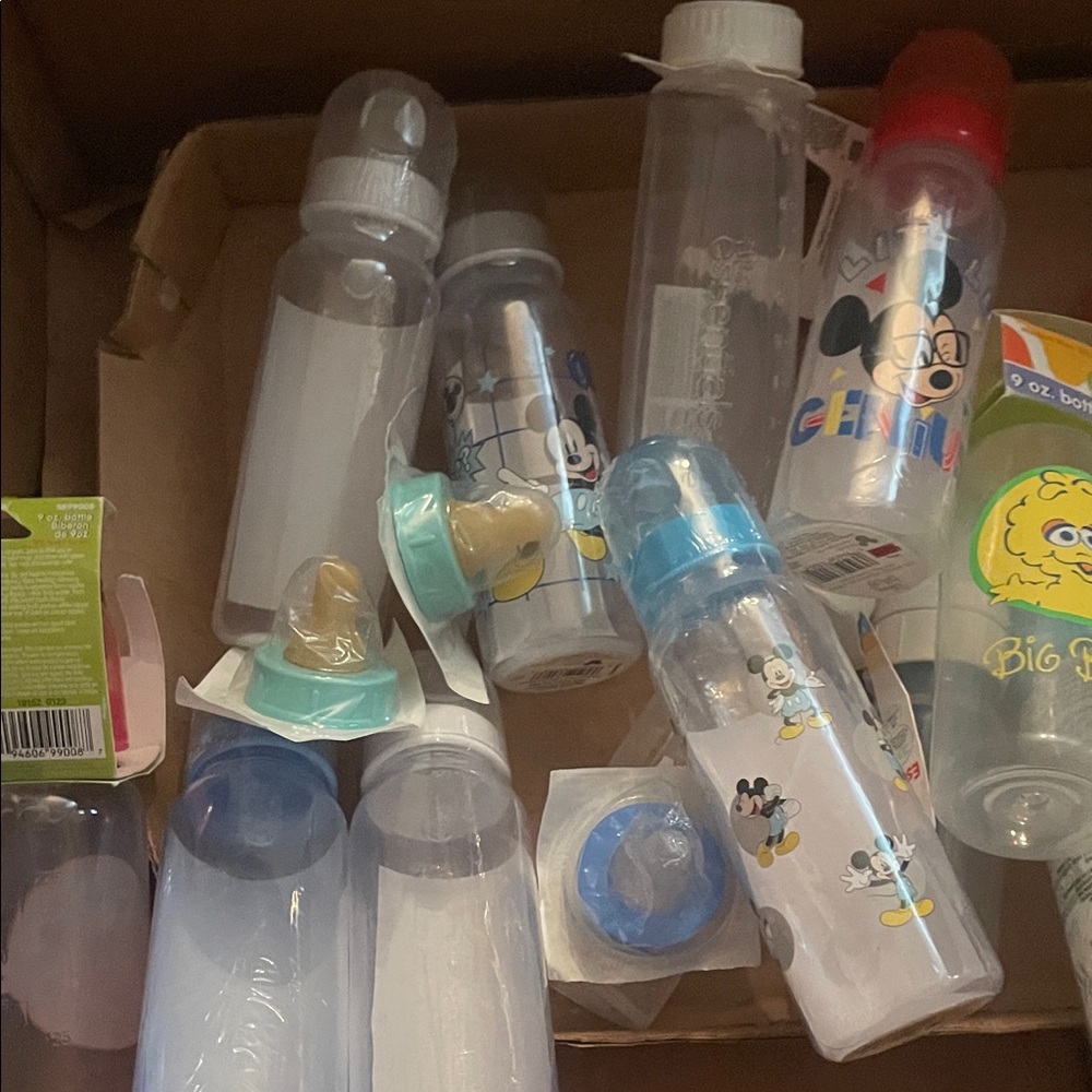 Assorted Baby Bottles and Formula - Picture 8 of 17